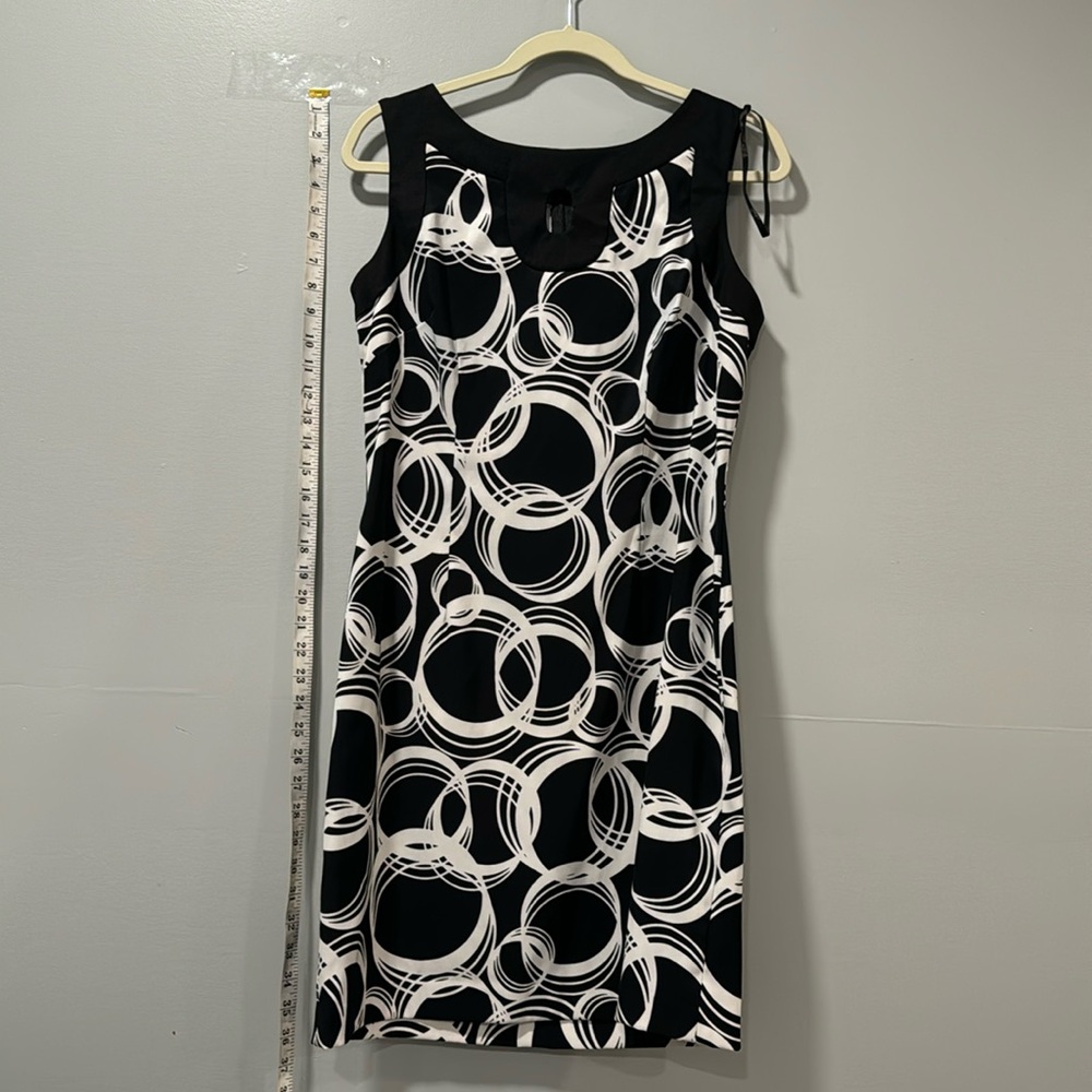 Black-and-white Jessica Howard knee length dress